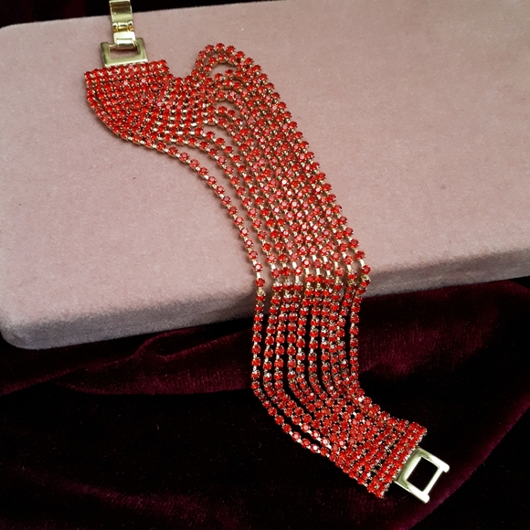 Multistrand bracelet with red rhinestones - Picture 8 of 10